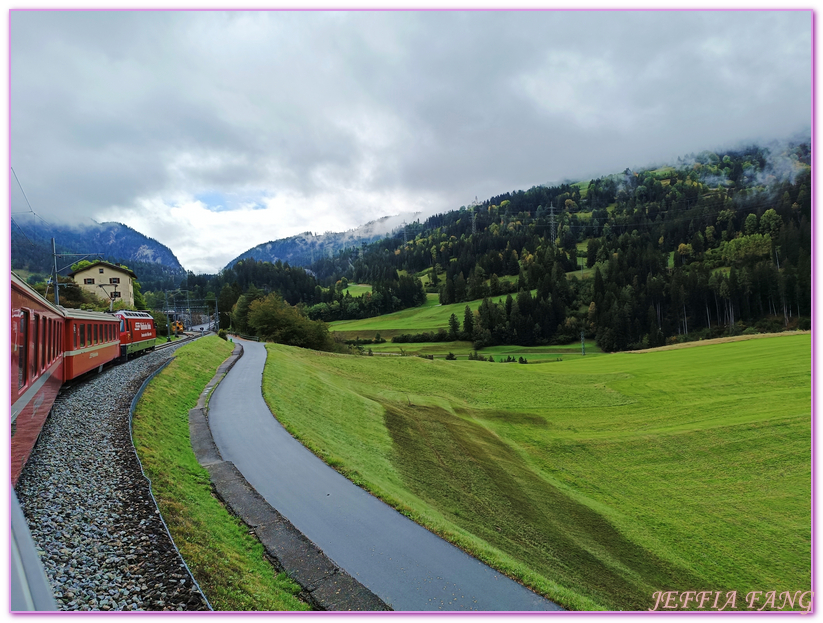 世界遺產鐵路線,伯爾尼納列車Bernina Express,伯爾尼納列車Bernina Express】前往『聖莫里茲St. Moritz』列入世界遺產的鐵路線；全球最美高架鐵路的「蘭德瓦薩橋Landwasser Viaduct,庫爾Chur,格勞賓登州Graubunden,歐洲Europe,歐洲旅遊,瑞士Switzerland,瑞士國鐵SBB,阿爾布拉線The Albula Line