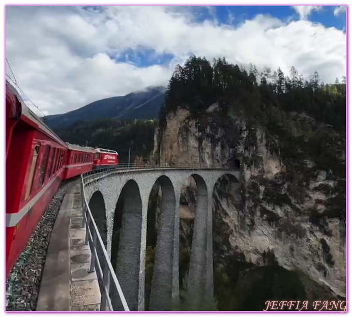 世界遺產鐵路線,伯爾尼納列車Bernina Express,伯爾尼納列車Bernina Express】前往『聖莫里茲St. Moritz』列入世界遺產的鐵路線；全球最美高架鐵路的「蘭德瓦薩橋Landwasser Viaduct,庫爾Chur,格勞賓登州Graubunden,歐洲Europe,歐洲旅遊,瑞士Switzerland,瑞士國鐵SBB,阿爾布拉線The Albula Line