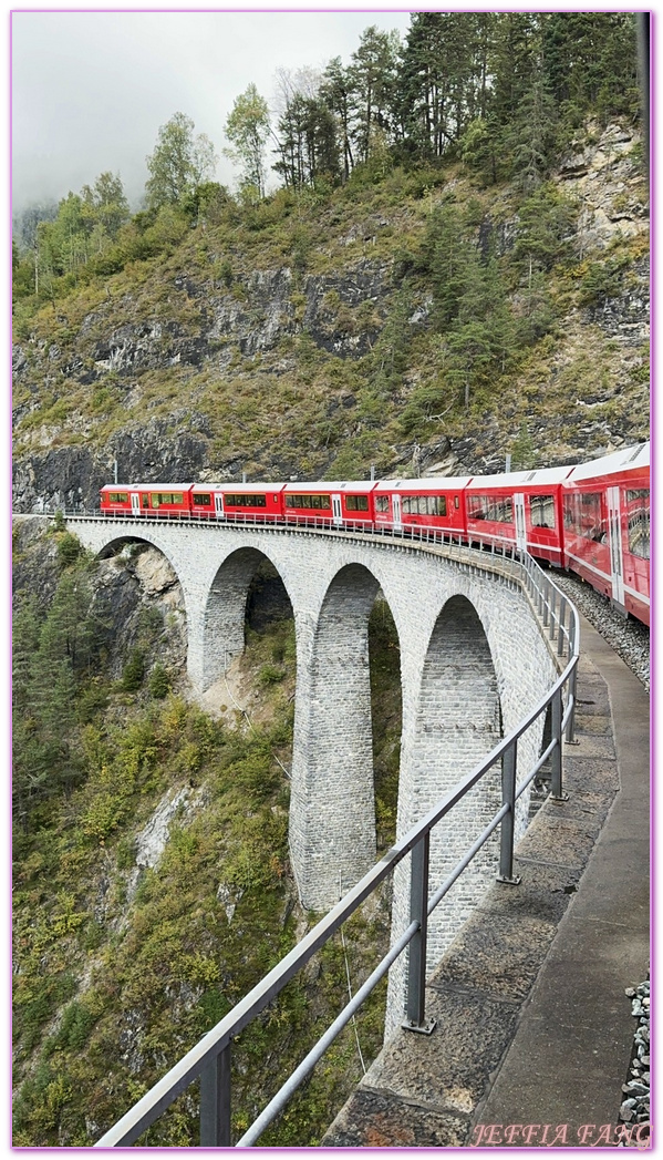 世界遺產鐵路線,伯爾尼納列車Bernina Express,伯爾尼納列車Bernina Express】前往『聖莫里茲St. Moritz』列入世界遺產的鐵路線；全球最美高架鐵路的「蘭德瓦薩橋Landwasser Viaduct,庫爾Chur,格勞賓登州Graubunden,歐洲Europe,歐洲旅遊,瑞士Switzerland,瑞士國鐵SBB,阿爾布拉線The Albula Line