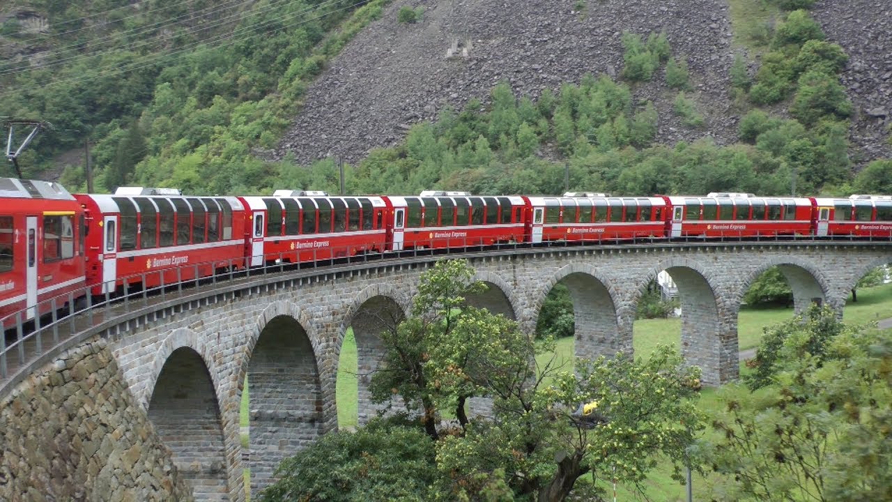 世界遺產鐵路線,伯爾尼納列車Bernina Express,伯爾尼納列車Bernina Express】前往『聖莫里茲St. Moritz』列入世界遺產的鐵路線；全球最美高架鐵路的「蘭德瓦薩橋Landwasser Viaduct,庫爾Chur,格勞賓登州Graubunden,歐洲Europe,歐洲旅遊,瑞士Switzerland,瑞士國鐵SBB,阿爾布拉線The Albula Line