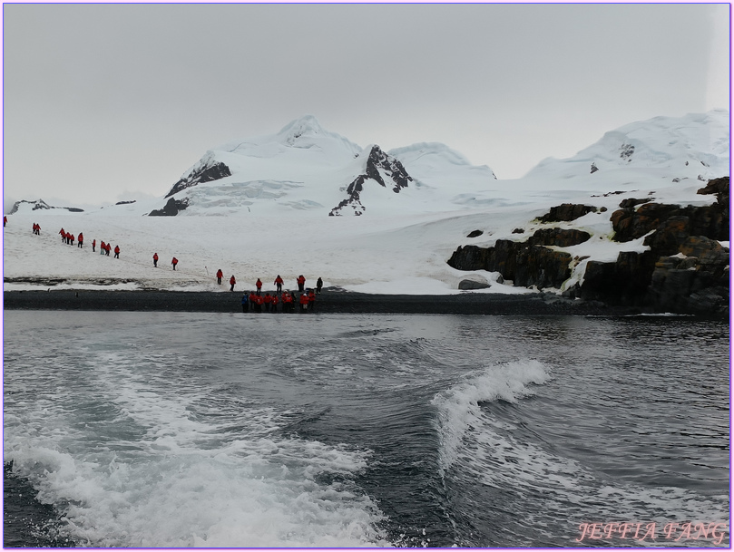 世界極地之旅,半月島Halfmoon Island,南極Antarctica,南設得蘭群島South Shetlands,帽帶企鵝,捕鯨者灣Whalers Bay,欺騙島Deception Island,海神風箱,羅納德山丘（Ronald Hill）,龐洛PONANT郵輪星輝號LE LYRIAL