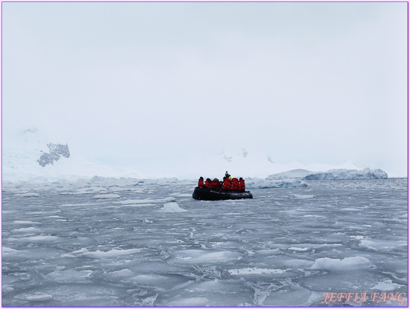 世界極地之旅,冰山,冰架,冰棚,冰脂,南極Antarctica,南極冰原,南極旅遊,南極登島,威爾米娜灣Wilhelmina Bay,微破冰,接岸冰,普拉塔海峽Plata Passage,龐洛PONANT郵輪星輝號LE LYRIAL