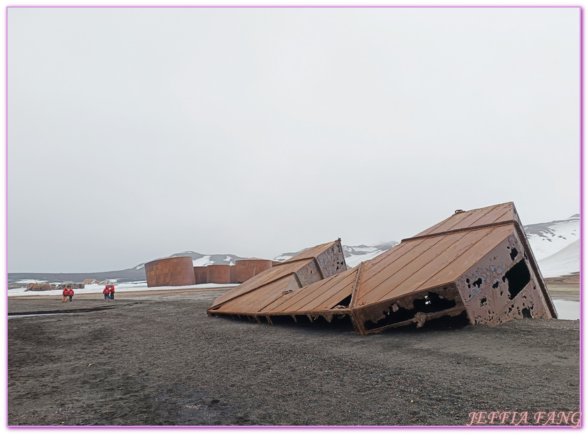 世界極地之旅,半月島Halfmoon Island,南極Antarctica,南設得蘭群島South Shetlands,帽帶企鵝,捕鯨者灣Whalers Bay,欺騙島Deception Island,海神風箱,羅納德山丘（Ronald Hill）,龐洛PONANT郵輪星輝號LE LYRIAL