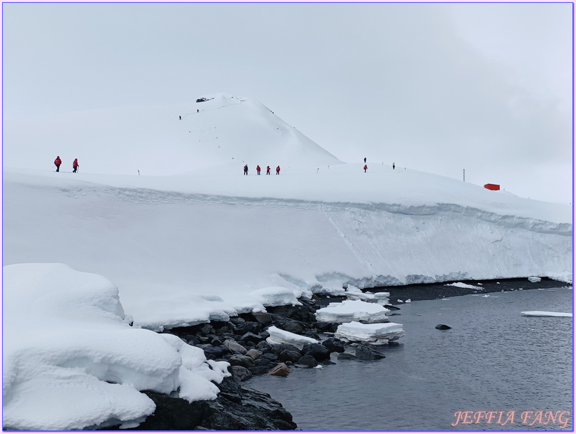 世界極地之旅,冰山,冰架,冰棚,冰脂,南極Antarctica,南極冰原,南極旅遊,南極登島,威爾米娜灣Wilhelmina Bay,微破冰,接岸冰,普拉塔海峽Plata Passage,龐洛PONANT郵輪星輝號LE LYRIAL