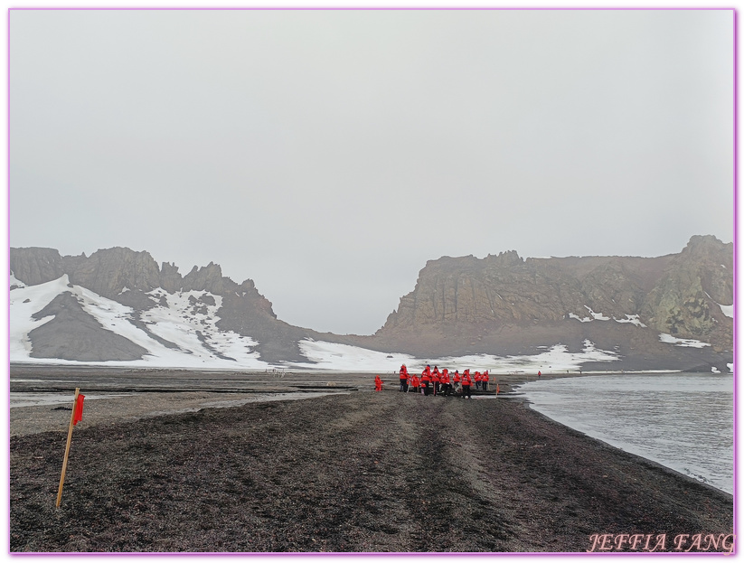 世界極地之旅,半月島Halfmoon Island,南極Antarctica,南設得蘭群島South Shetlands,帽帶企鵝,捕鯨者灣Whalers Bay,欺騙島Deception Island,海神風箱,羅納德山丘（Ronald Hill）,龐洛PONANT郵輪星輝號LE LYRIAL