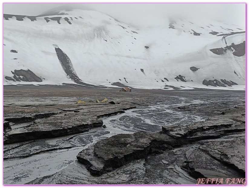 世界極地之旅,半月島Halfmoon Island,南極Antarctica,南設得蘭群島South Shetlands,帽帶企鵝,捕鯨者灣Whalers Bay,欺騙島Deception Island,海神風箱,羅納德山丘（Ronald Hill）,龐洛PONANT郵輪星輝號LE LYRIAL