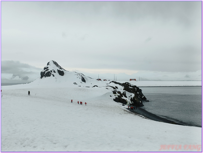 世界極地之旅,半月島Halfmoon Island,南極Antarctica,南設得蘭群島South Shetlands,帽帶企鵝,捕鯨者灣Whalers Bay,欺騙島Deception Island,海神風箱,羅納德山丘（Ronald Hill）,龐洛PONANT郵輪星輝號LE LYRIAL