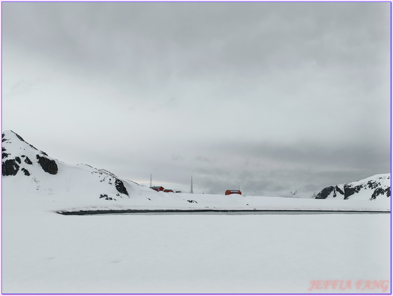 世界極地之旅,半月島Halfmoon Island,南極Antarctica,南設得蘭群島South Shetlands,帽帶企鵝,捕鯨者灣Whalers Bay,欺騙島Deception Island,海神風箱,羅納德山丘（Ronald Hill）,龐洛PONANT郵輪星輝號LE LYRIAL