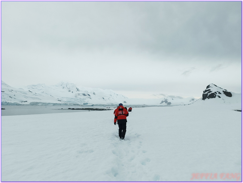 世界極地之旅,半月島Halfmoon Island,南極Antarctica,南設得蘭群島South Shetlands,帽帶企鵝,捕鯨者灣Whalers Bay,欺騙島Deception Island,海神風箱,羅納德山丘（Ronald Hill）,龐洛PONANT郵輪星輝號LE LYRIAL