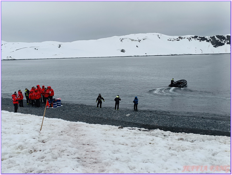 世界極地之旅,半月島Halfmoon Island,南極Antarctica,南設得蘭群島South Shetlands,帽帶企鵝,捕鯨者灣Whalers Bay,欺騙島Deception Island,海神風箱,羅納德山丘（Ronald Hill）,龐洛PONANT郵輪星輝號LE LYRIAL