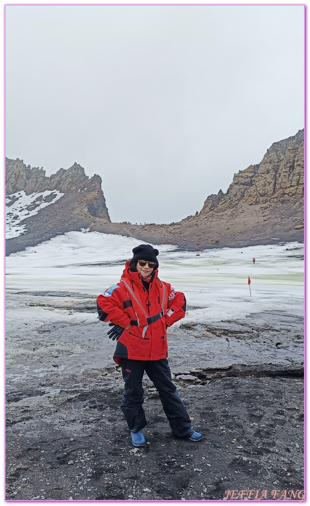 世界極地之旅,半月島Halfmoon Island,南極Antarctica,南設得蘭群島South Shetlands,帽帶企鵝,捕鯨者灣Whalers Bay,欺騙島Deception Island,海神風箱,羅納德山丘（Ronald Hill）,龐洛PONANT郵輪星輝號LE LYRIAL