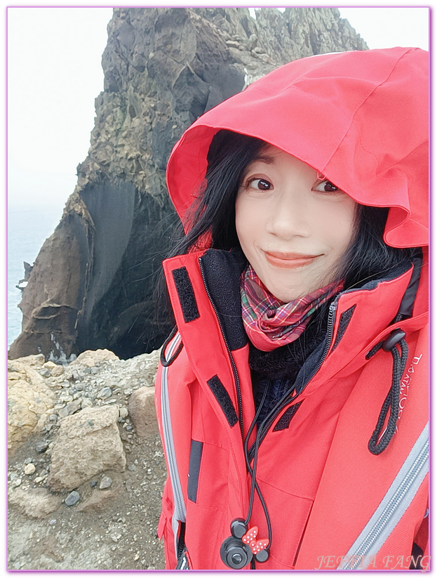 世界極地之旅,半月島Halfmoon Island,南極Antarctica,南設得蘭群島South Shetlands,帽帶企鵝,捕鯨者灣Whalers Bay,欺騙島Deception Island,海神風箱,羅納德山丘（Ronald Hill）,龐洛PONANT郵輪星輝號LE LYRIAL