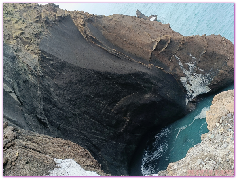 世界極地之旅,半月島Halfmoon Island,南極Antarctica,南設得蘭群島South Shetlands,帽帶企鵝,捕鯨者灣Whalers Bay,欺騙島Deception Island,海神風箱,羅納德山丘（Ronald Hill）,龐洛PONANT郵輪星輝號LE LYRIAL