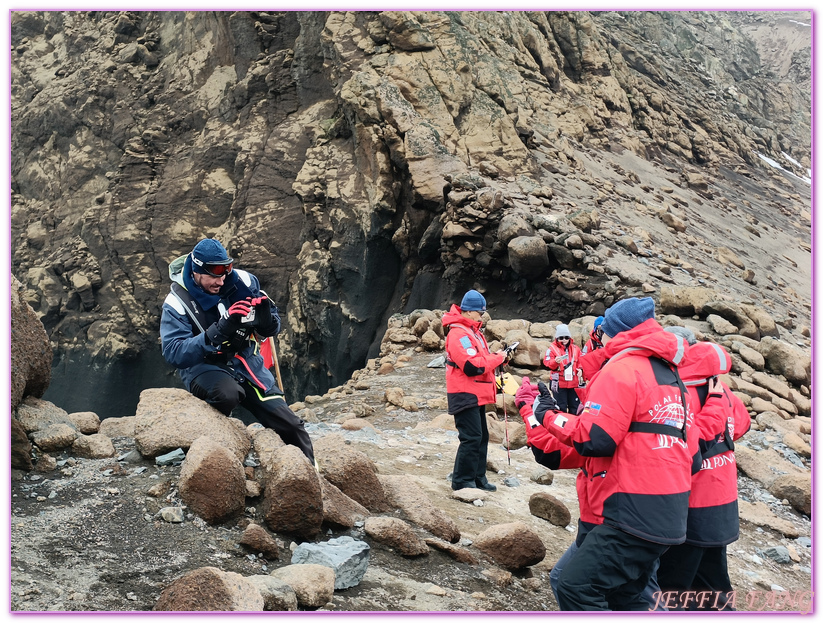 世界極地之旅,半月島Halfmoon Island,南極Antarctica,南設得蘭群島South Shetlands,帽帶企鵝,捕鯨者灣Whalers Bay,欺騙島Deception Island,海神風箱,羅納德山丘（Ronald Hill）,龐洛PONANT郵輪星輝號LE LYRIAL