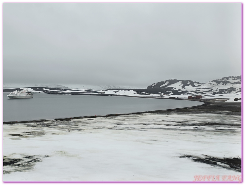 世界極地之旅,半月島Halfmoon Island,南極Antarctica,南設得蘭群島South Shetlands,帽帶企鵝,捕鯨者灣Whalers Bay,欺騙島Deception Island,海神風箱,羅納德山丘（Ronald Hill）,龐洛PONANT郵輪星輝號LE LYRIAL